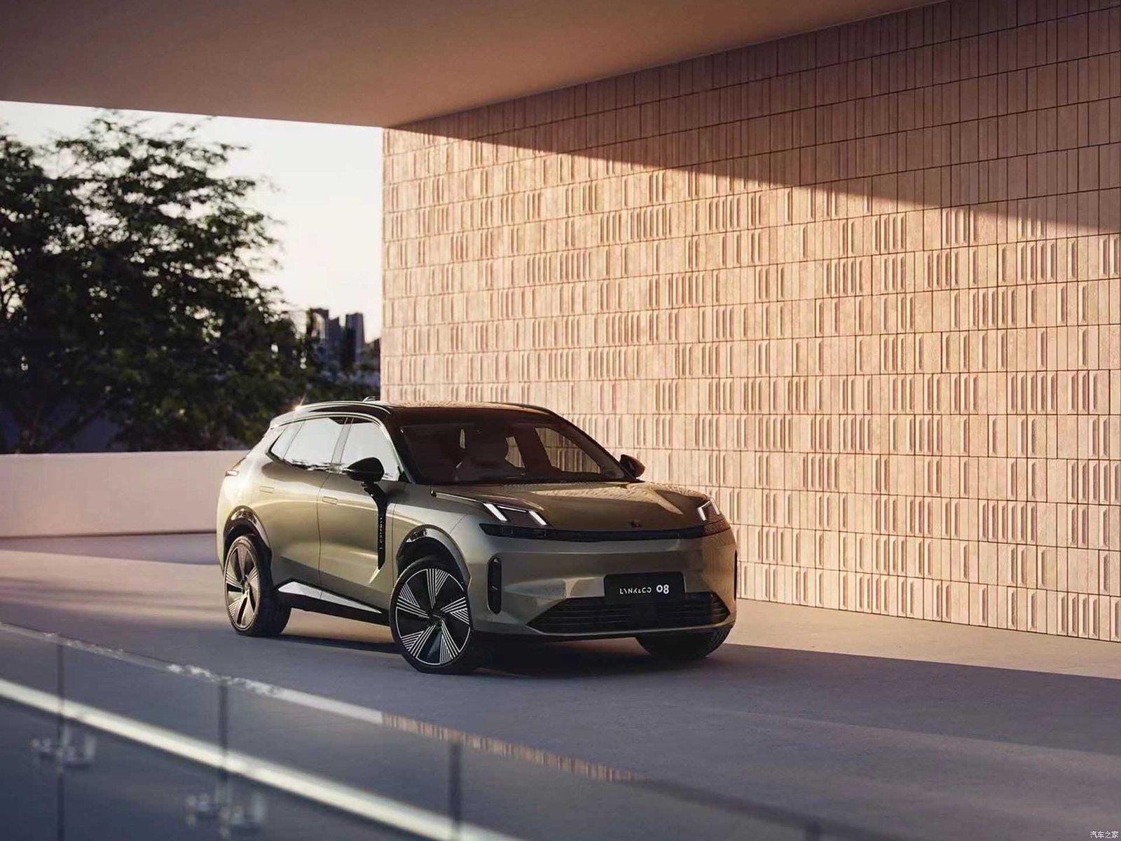 LYNK&CO 08 EM-P Details (8)