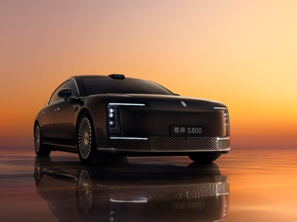 Priced From 100 000 The Flagship Of The Era Maextro S800 Was 