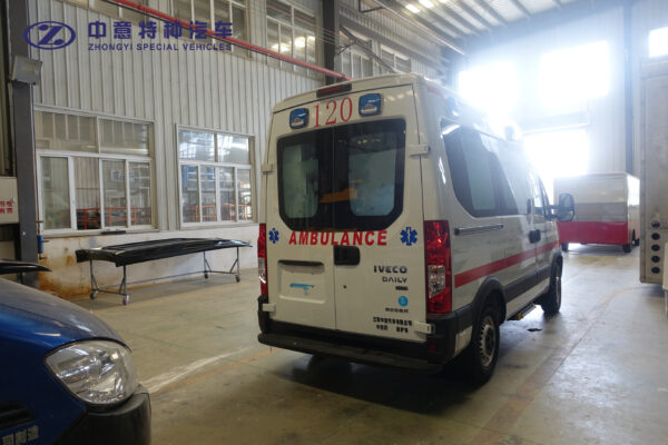 SZY5040XJHN6 Emergency Ambulance - Image 2