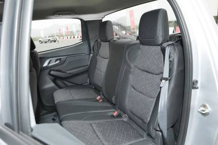 ISUZU T30 Details (8)