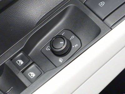 Volkswagen Sagitar Details (9)