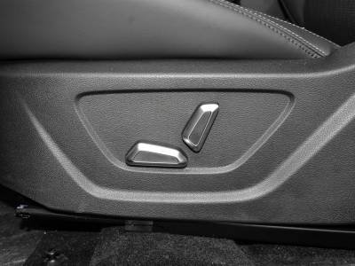 Livan 7 Details (4)