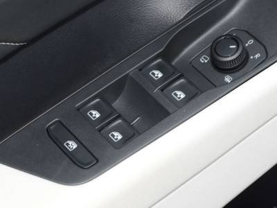 Volkswagen Sagitar Details (12)