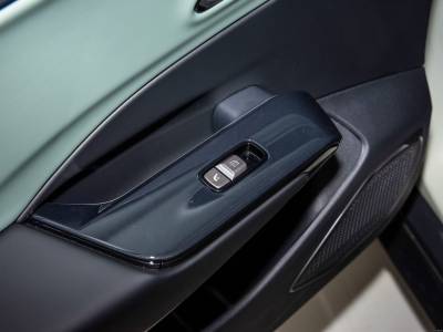 Hongqi EH7 Details (10)