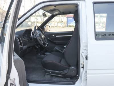 ISUZU T17 Details (10)