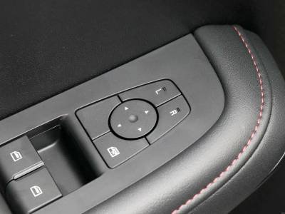 تفاصيل ROEWE i5 (12)