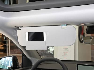 Tesla Model Y Details (1)