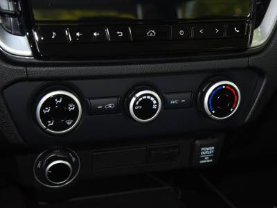 ISUZU D-MAX Details (15)