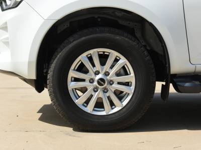 ISUZU D-MAX Auto Details (2)
