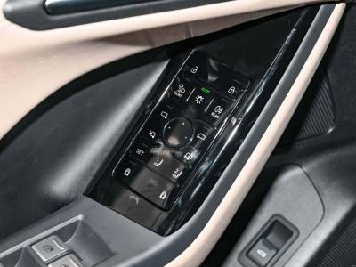 Audi Q6L e-tron Details (11)