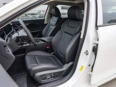 Bestune B70 Details (10)