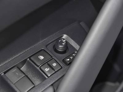 Toyota Frontlander Details (9)