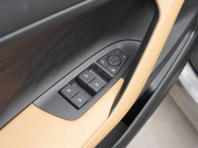 ROEWE eRX5 Details (1)