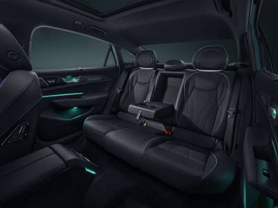VW Passat Details (16)
