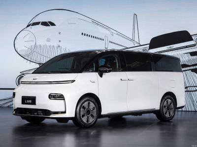 Geely LEVC L380 (6)